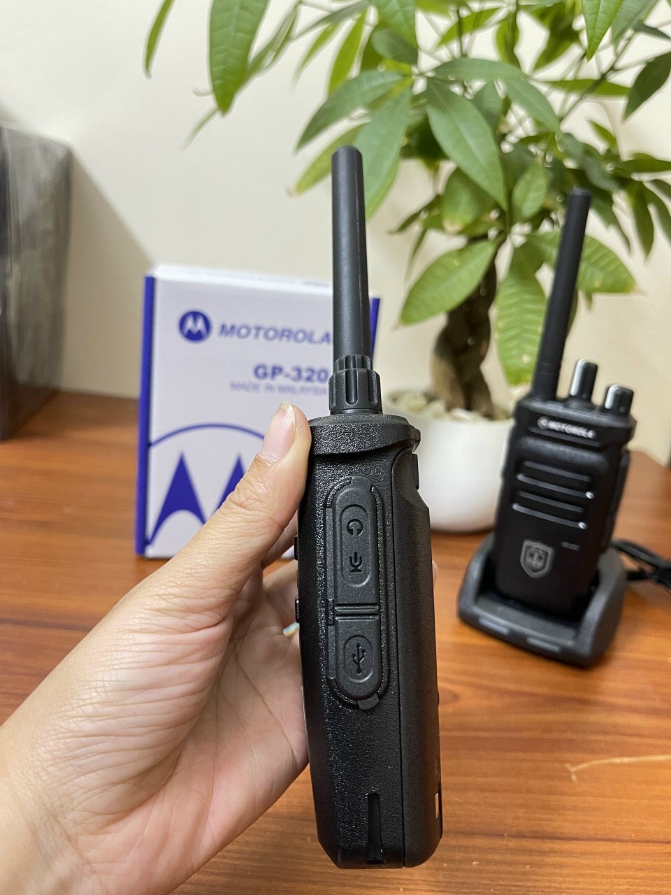 Bộ đàm Motorola GP-320 phiên bản mới tự động dò tần số - Hàng nhập khẩu