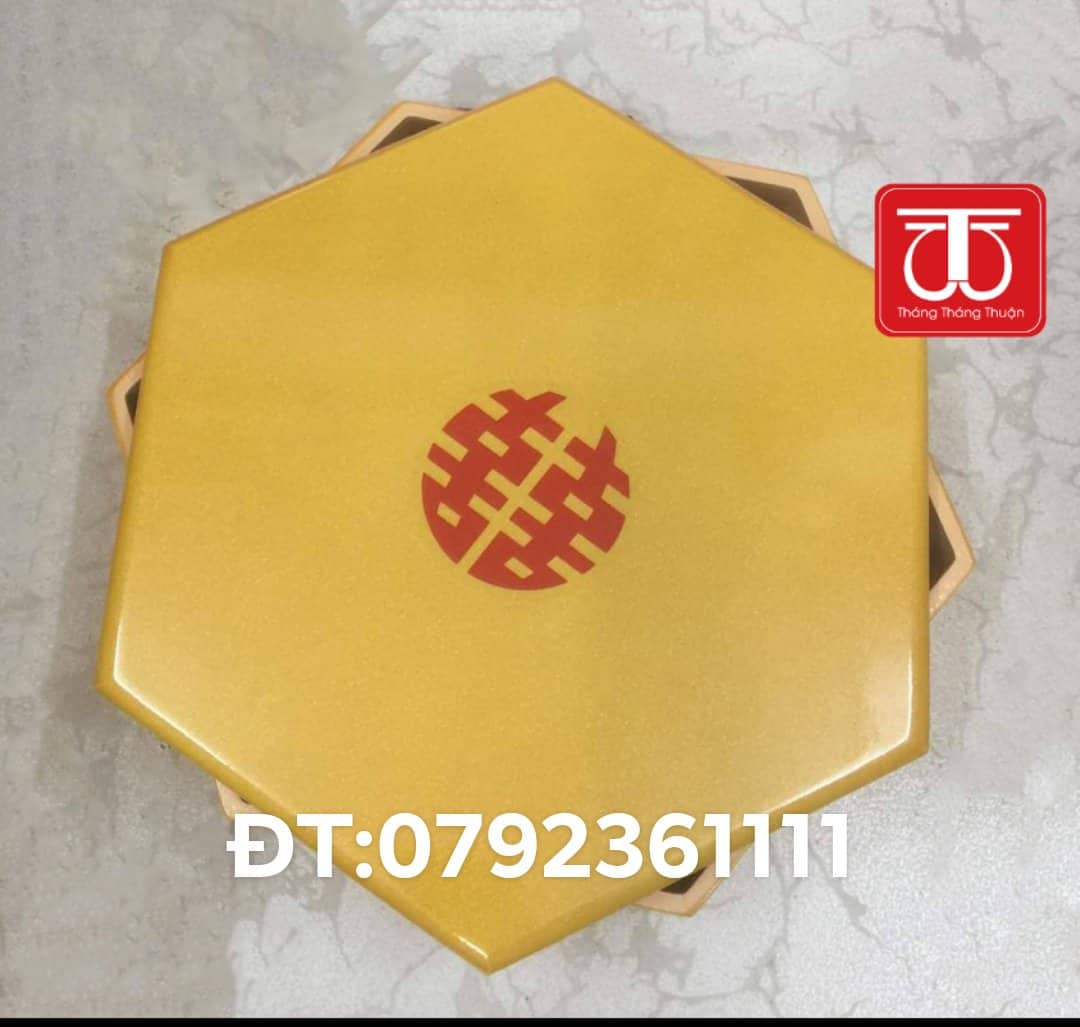 HỘP TRÁP SƠN MÀI 26CM *11 KÈM KHĂN PHỦ CHỮ HỸ