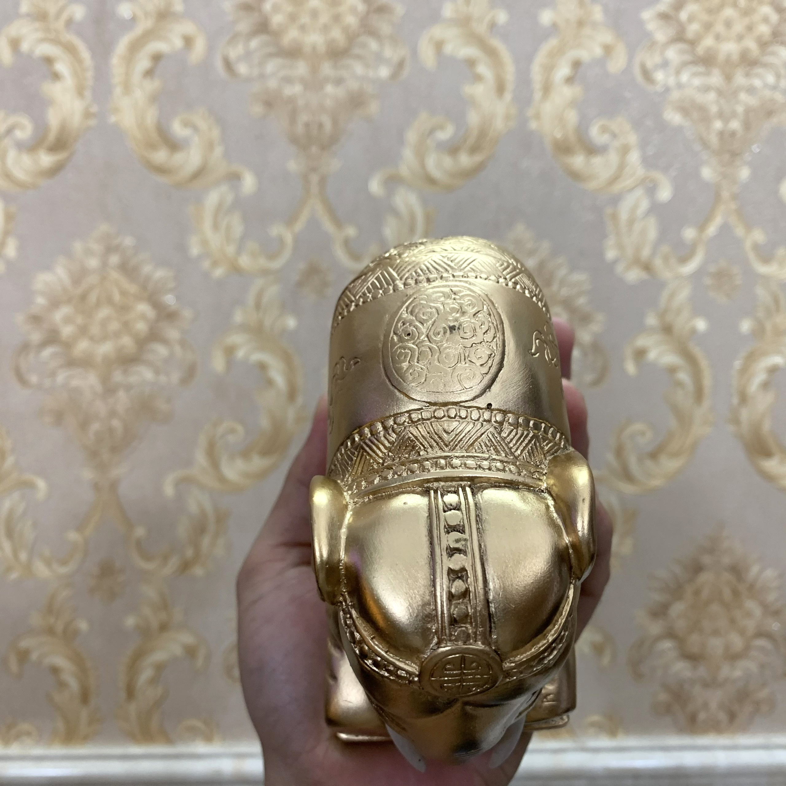 Tượng voi đá phong thủy trang trí nhà cửa dáng voi quỳ phục để bảo vệ Gia chủ - Dài 12cm - Màu nhũ đồng