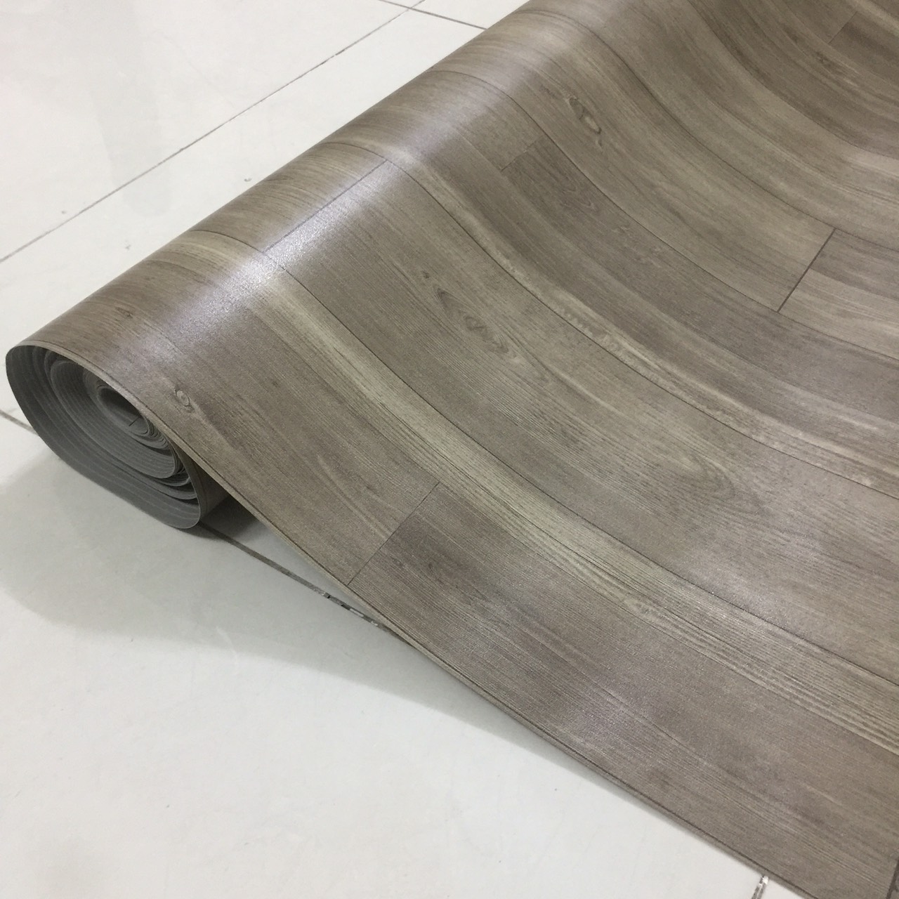 Thảm nhựa trải sàn giả gỗ màu gỗ xám - combo 5m2 ( bề mặt nhám hiện rõ vân gỗ như thật )