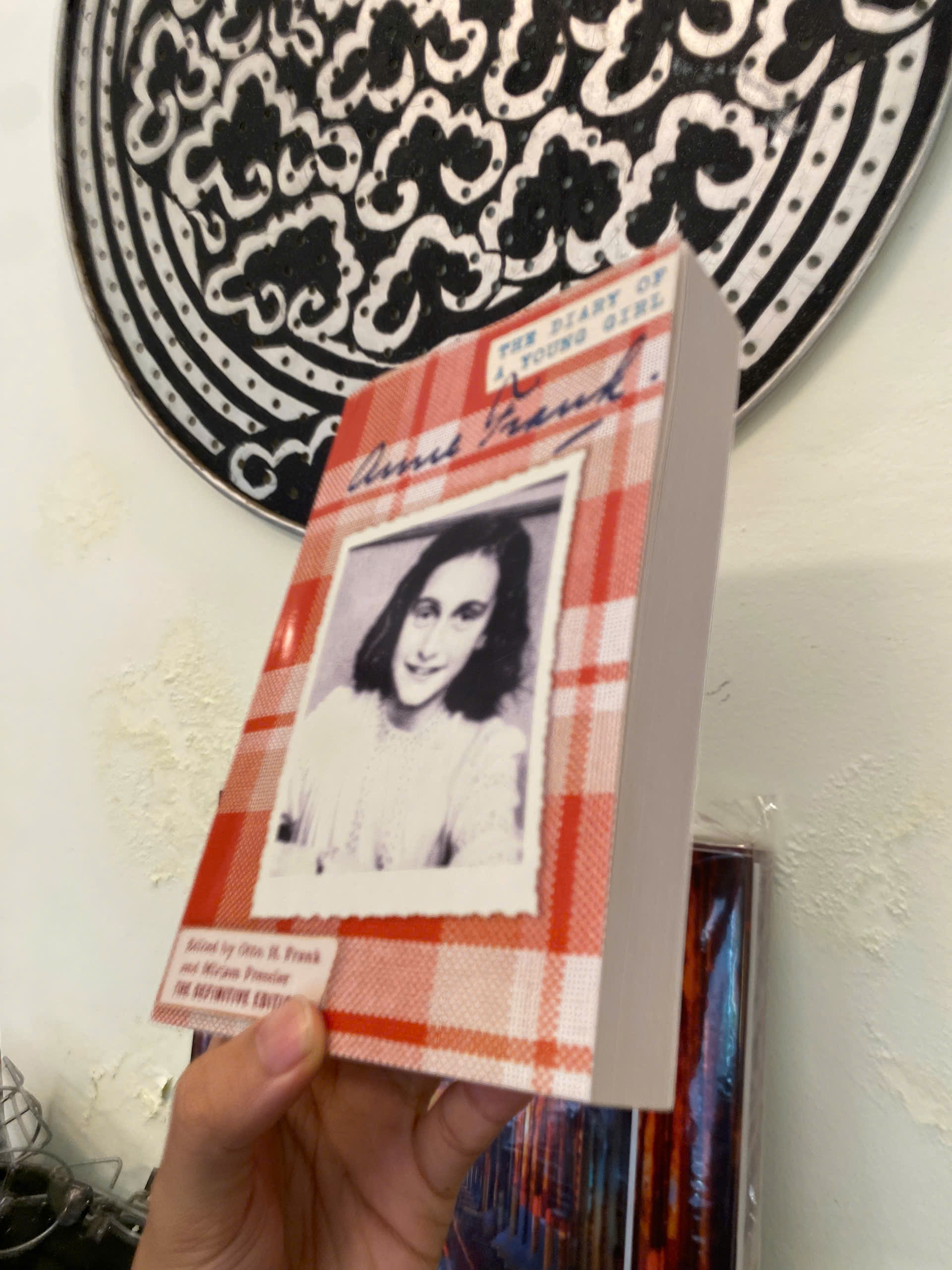 Sách - Diary of a Young Girl by Anne Frank | Classics History Nonfiction / Biography / Ngoại văn