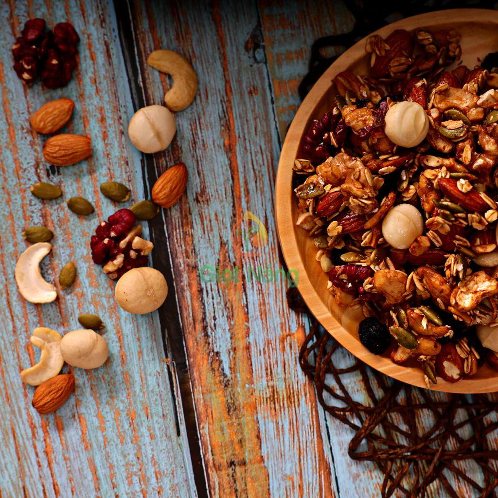 Ngũ cốc hạt granola siêu hạt eat clean không đường hỗ trợ giảm cân cung cấp dinh dưỡng hộp 500g từ Nông Sản Giọt Nắng