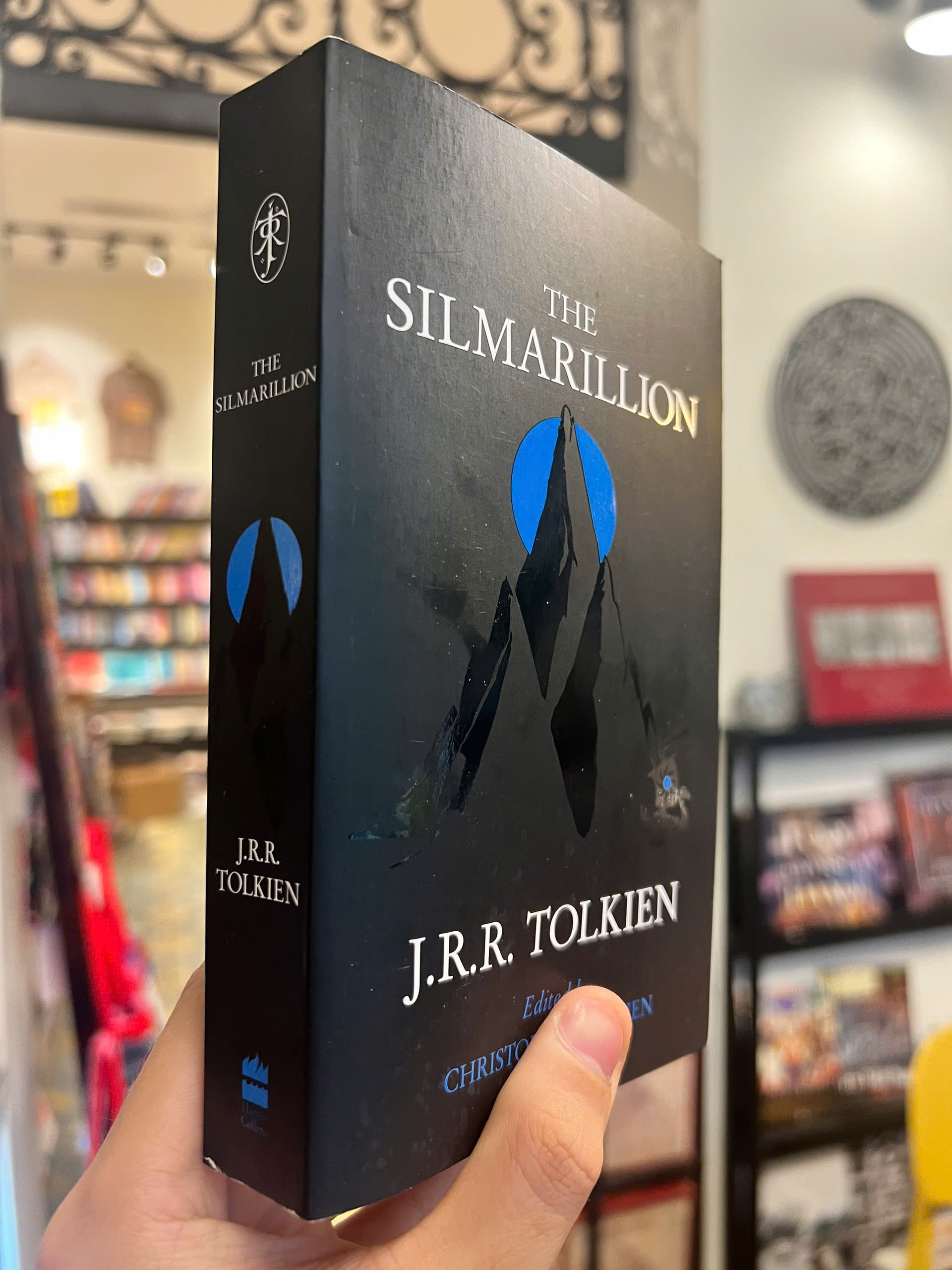Sách - The Silmarillion by J.R.R. Tolkien | Fantasy / Fiction / Ngoại văn Viễn tưởng / Nhập khẩu UK