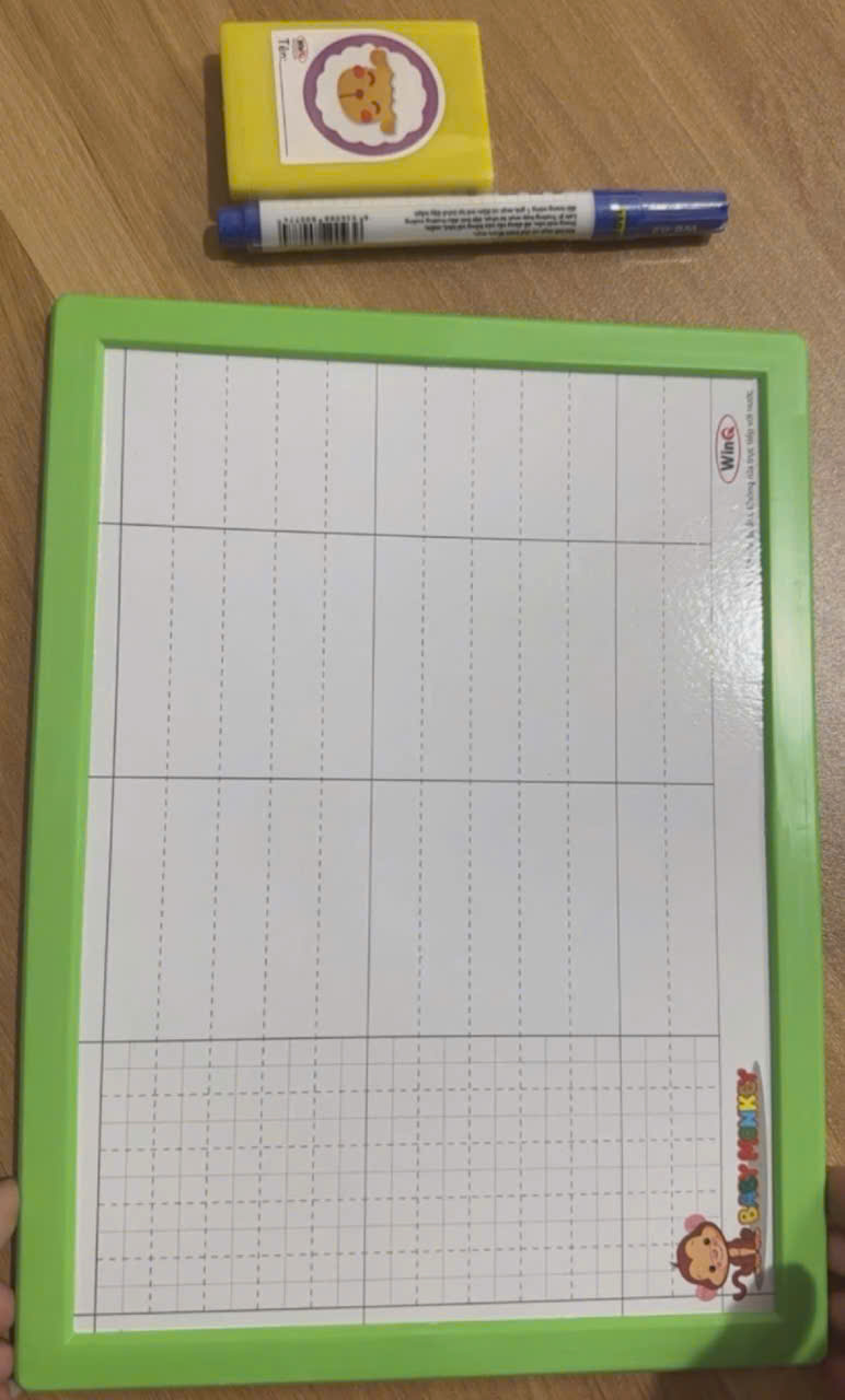 Bảng Bộ Học Sinh 2 Mặt Trắng Và Đen 18,5x25cm Kèm 1 Bút Và 1 mút lau bảng - Giao Màu Ngẫu Nhiên