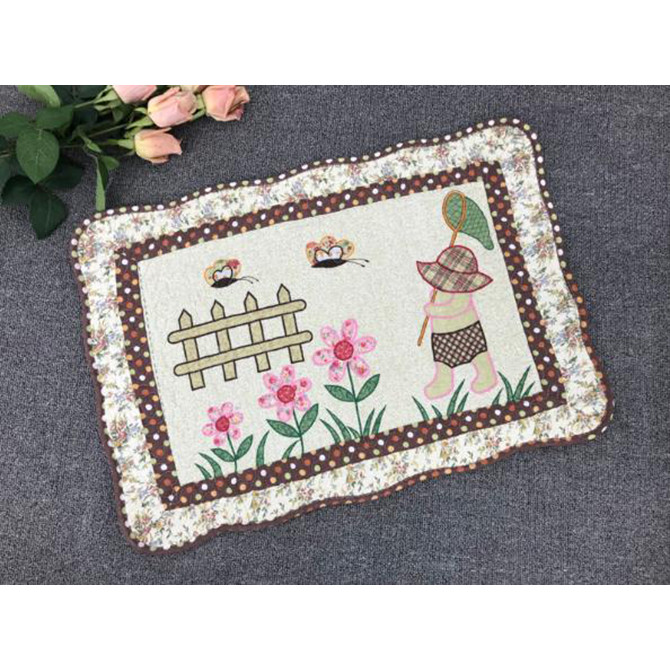 Thảm chùi chân 100% cotton thấm hút tốt, giặt máy , có mặt dưới chống trượt - Cô bé và hàng rào