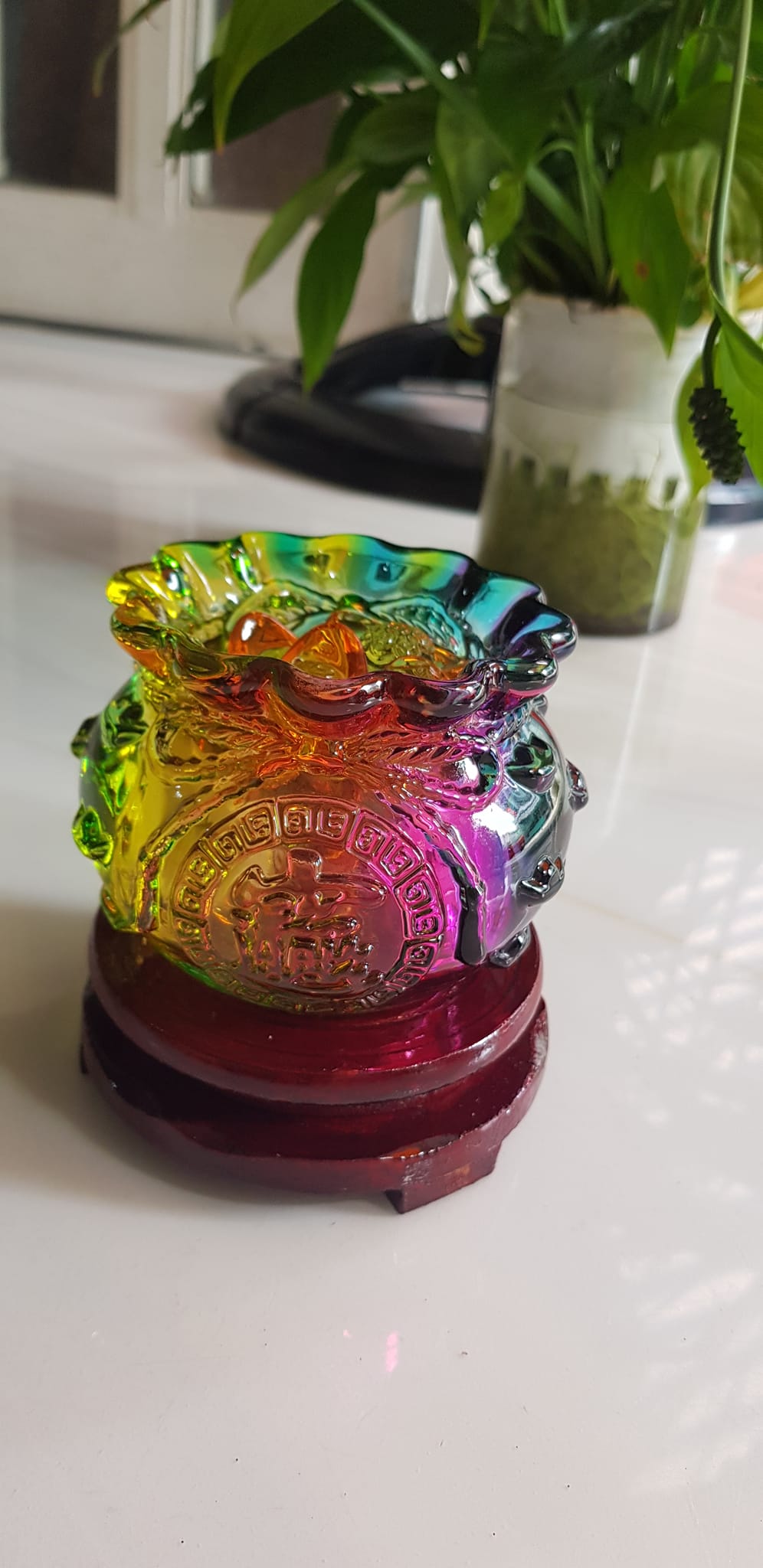 Tượng Phong Thủy Thố tụ tài tứ quý tài lộc mới màu tứ quý sáng đẹp 10 thỏi xiền vàng đá lưu ly tự nhiên đế gỗ size trung đk 11cm Cao 11cm cả đế thố cao 7,5cm Mệnh Kim Mộc Thủy Hỏa Thổ đặt bàn làm việc bàn thờ thần tài có ý nghĩa trong việc tăng tài vận ạ