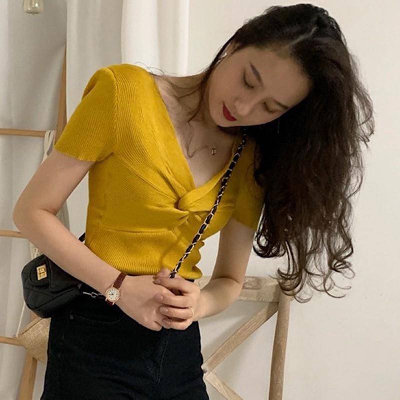 Áo dệt kim tay ngắn thiết kế cổ chữ V nữ tính