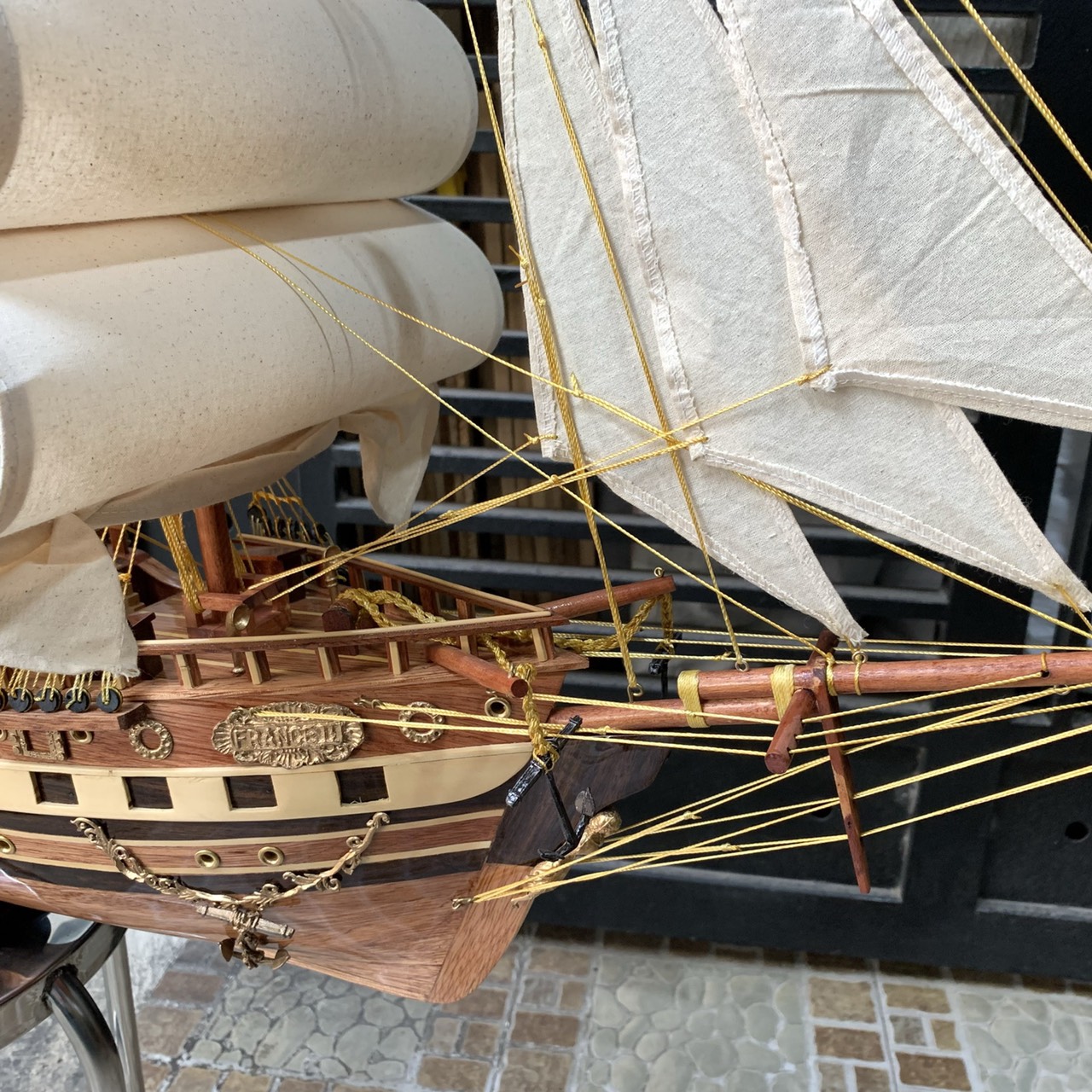 [Dài 100cm - chuẩn xuất khẩu] Mô hình thuyền gỗ thuyền trang trí tàu chở hàng France II - Gỗ xoan đào đỏ - Thân tàu dài 80cm - Buồm vải bố