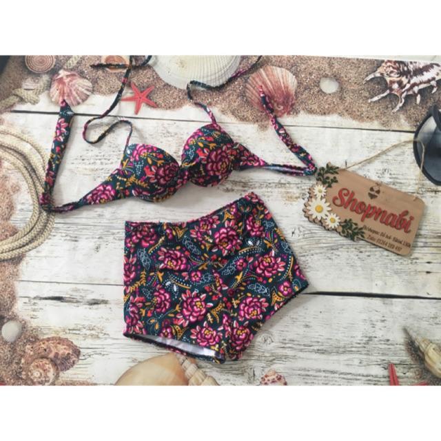 Bikini đồ bơi giấu bụng hoa hồng nền xanh