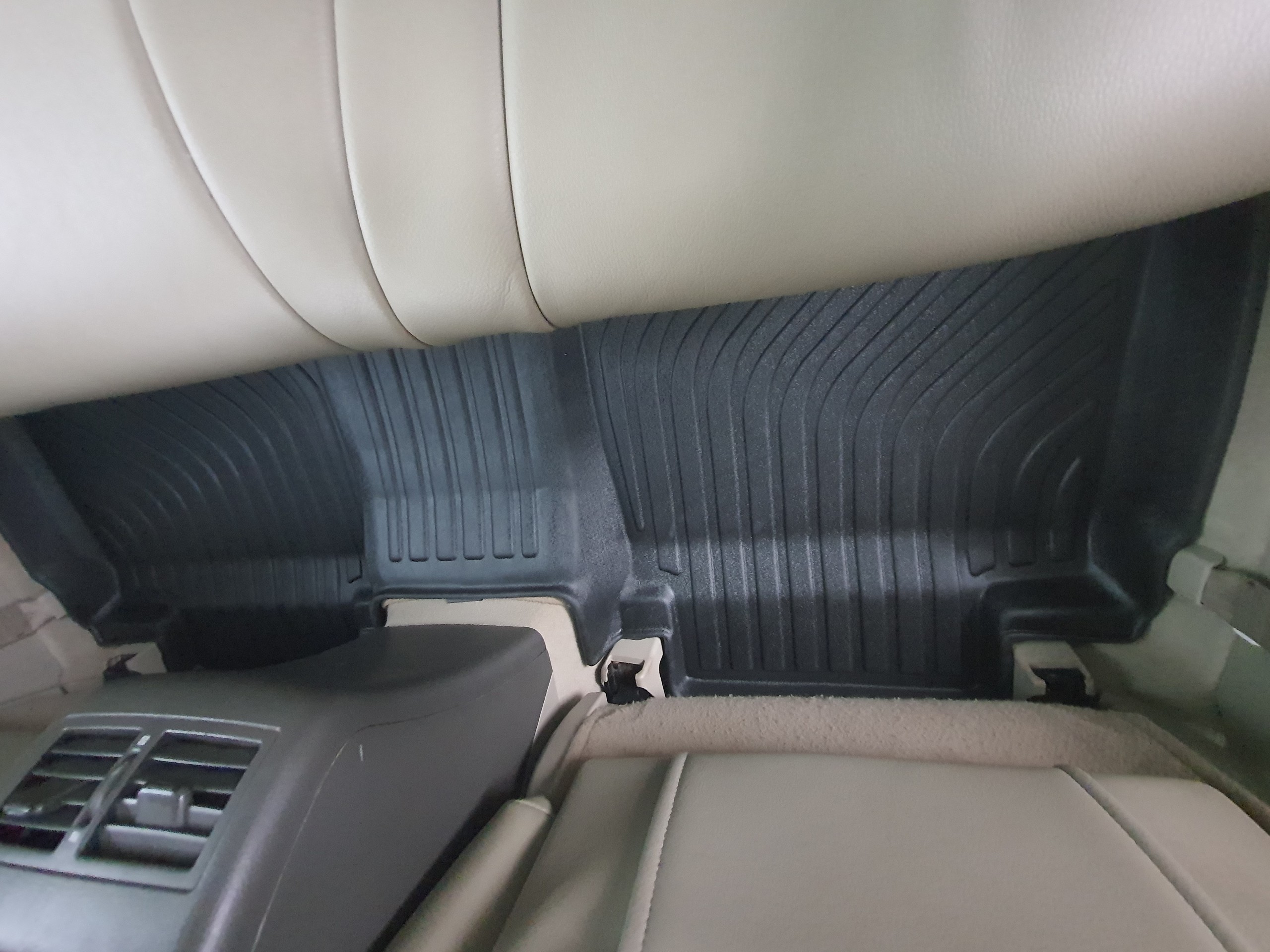 Thảm lót sàn xe ô tô Toyota Camry 2012- 2017  chất liệu TPE thương hiệu Macsim màu đen