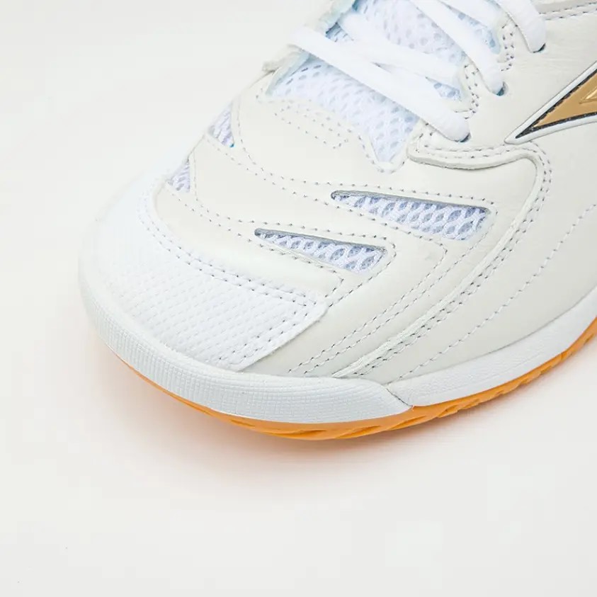 Giày cầu lông Mizuno Wave Fang Pro 71GA210050 mẫu mới màu trắng gold, đế kếp chống lật cổ chân-tặng tất thể thao bendu