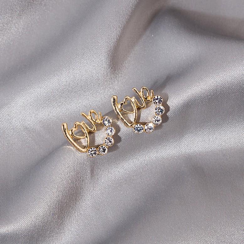 Khuyên Tai Hình Chữ Love Đính Đá Màu Vàng Gold Thanh Lịch Độc Đáo Hợp Thời Trang Cho Nữ