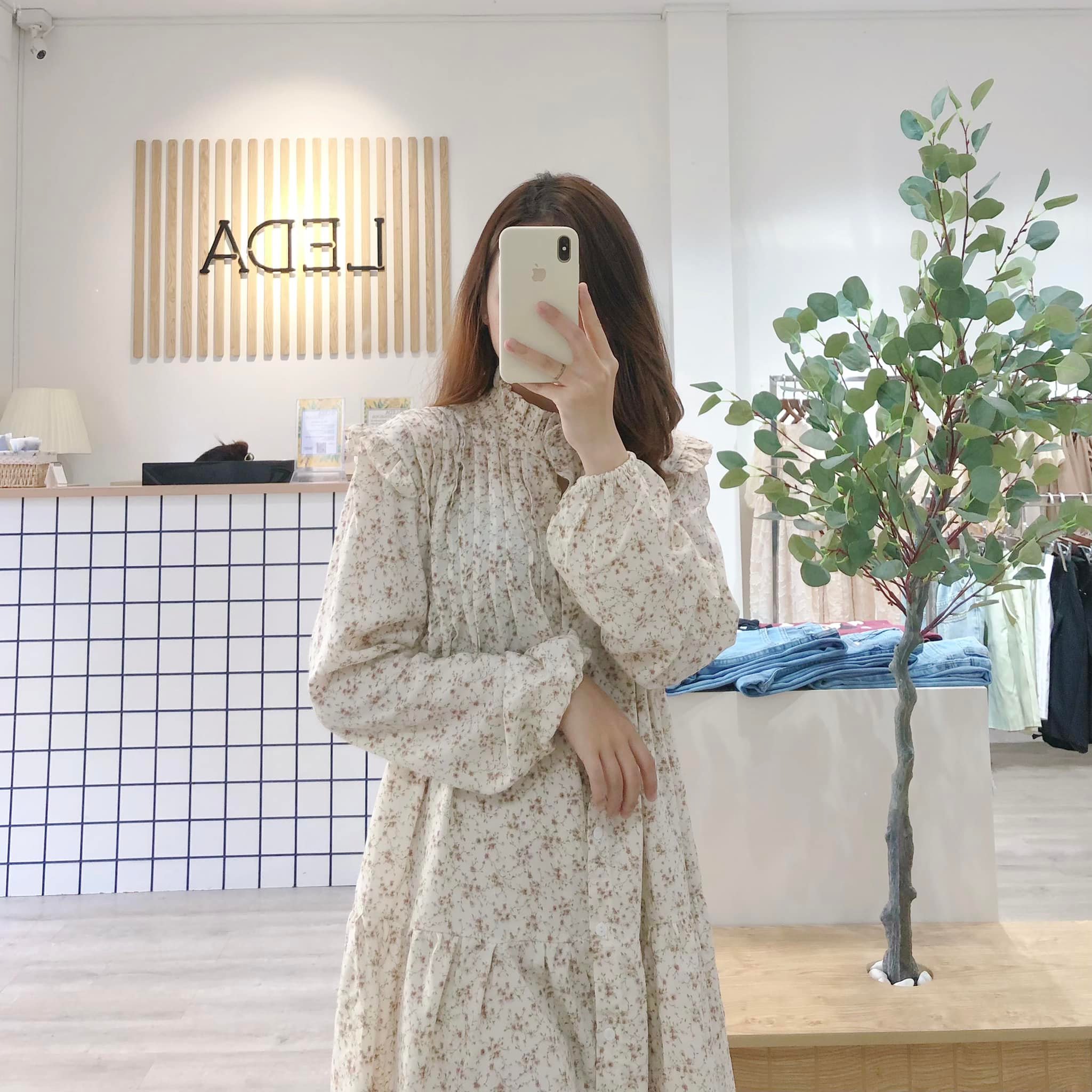 Đầm Suông Hoa Nhí Cổ Trụ Kem - Leda