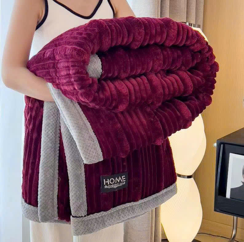 Chăn Tuyết Nhung Mềm Mịn với Họa Tiết Dập Nổi Cổ Điển và Sang Trọng - Chăn Mùa Đông - HÀng Chính Hãng MINIIN