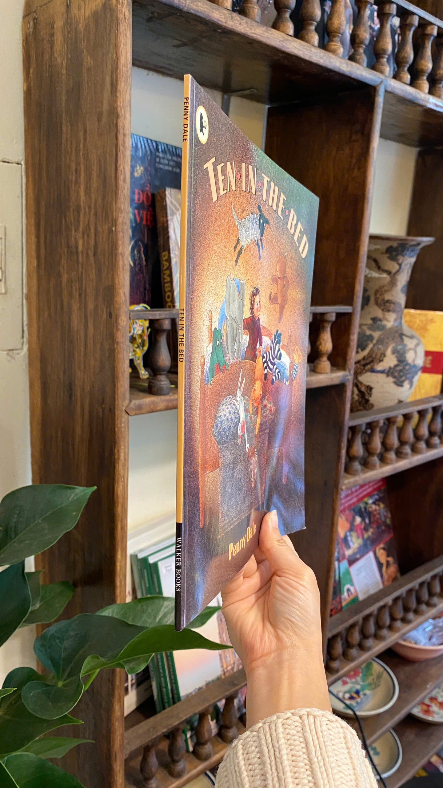 Sách - Ten in the Bed by Penny Dale | Children's English Picture Book