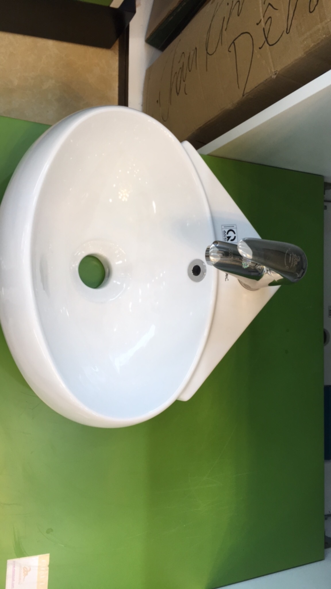 CHẬU LAVABO TREO GÓC