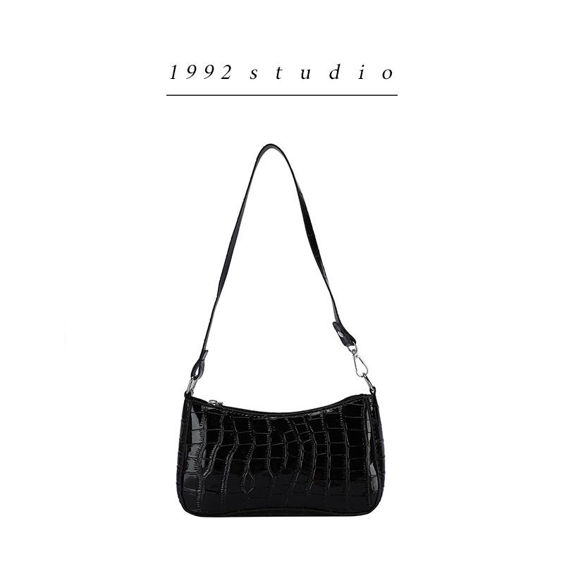 Túi xách nữ/ 1992 s t u d i o/ CLASSY BAG/ túi kẹp nách / màu đen đơn giản dễ phối đồ