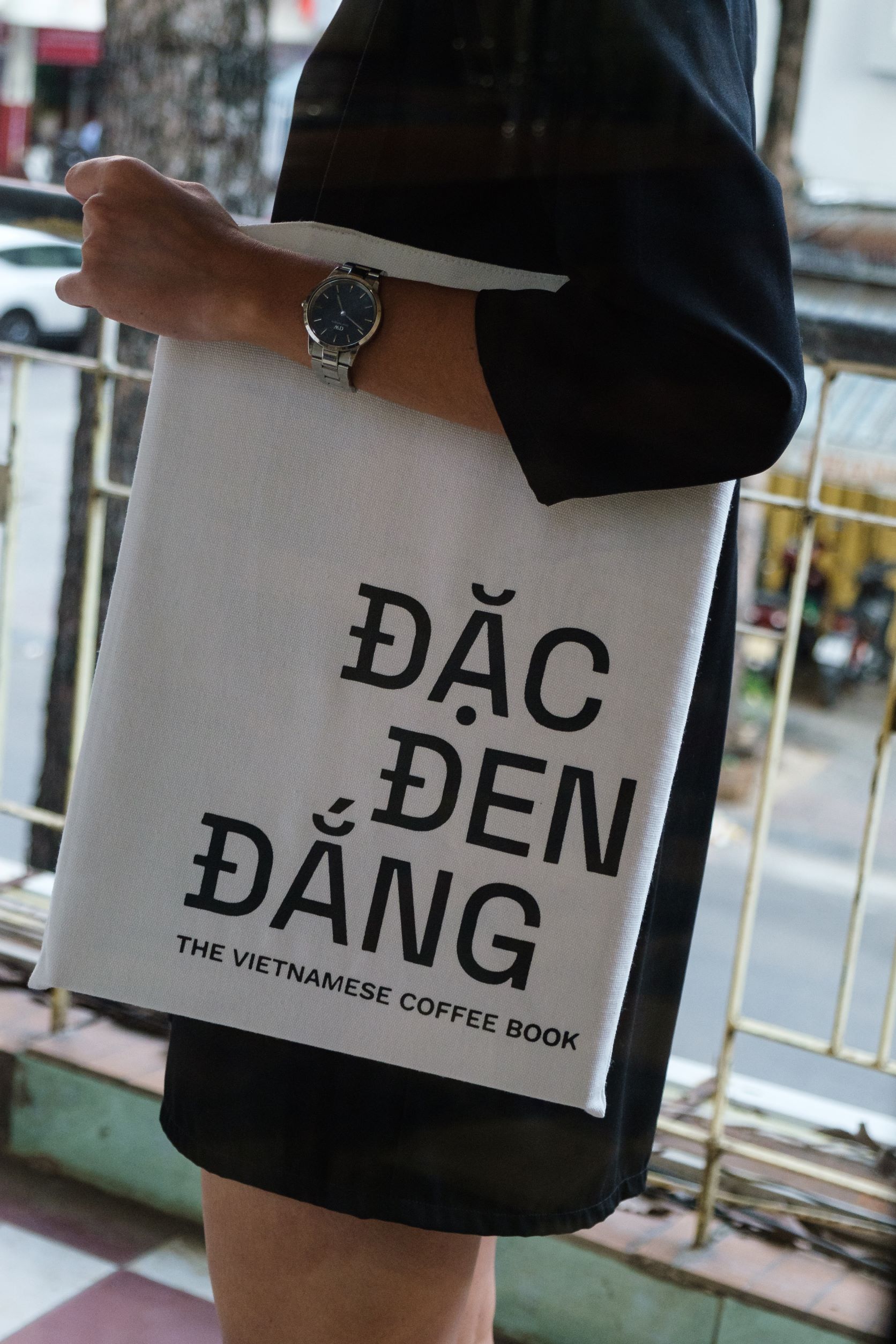 Sách Đặc Đen Đắng: The Vietnamese Coffee Book + Free Tote bag