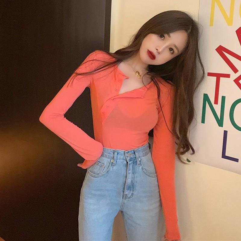 Áo thun nữ tay dài phối nút màu trơn