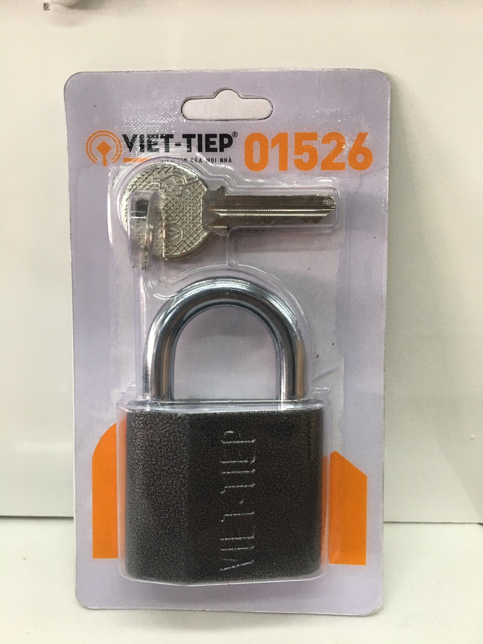 Khóa Việt Tiệp gang đen bấm 72 x 50mm ống phi 8