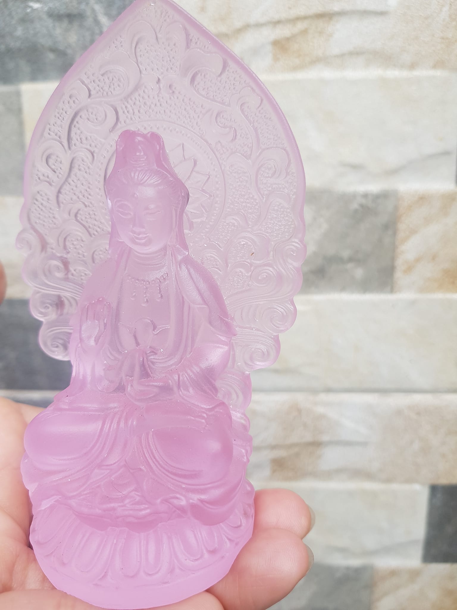 TƯỢNG PHẬT BÀ QUAN ÂM MỚI ĐÁ LƯU LY HỒNG HỒNG ĐỂ TRONG XE HƠI hoặc BÀN cao 12cm x đk 7cm x đế 5cm Hợp Anh Chị Mệnh HỎA mệnh THỔ ạ