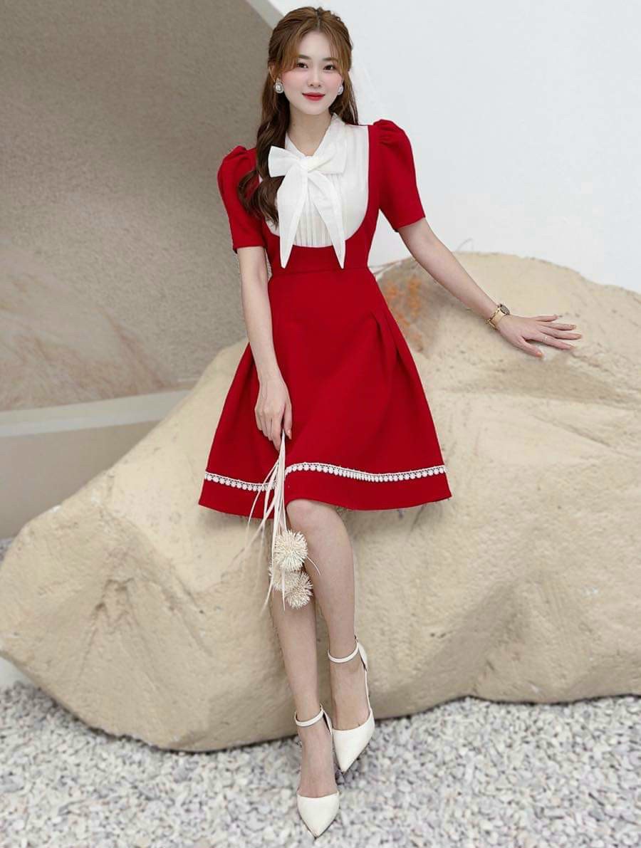 ĐẦM XOÈ CHẠY VIỀN REN PHỐI CỔ DẬP LY CỘT NƠ MÀU Y HÌNH