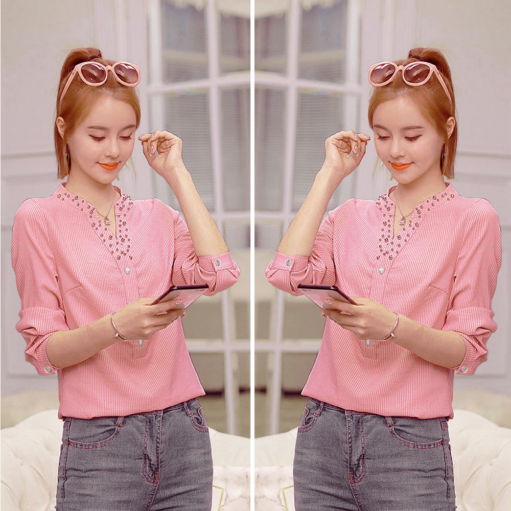 Áo Kiểu Cổ V Đính Cườm Cổ Phối Nút Lưng