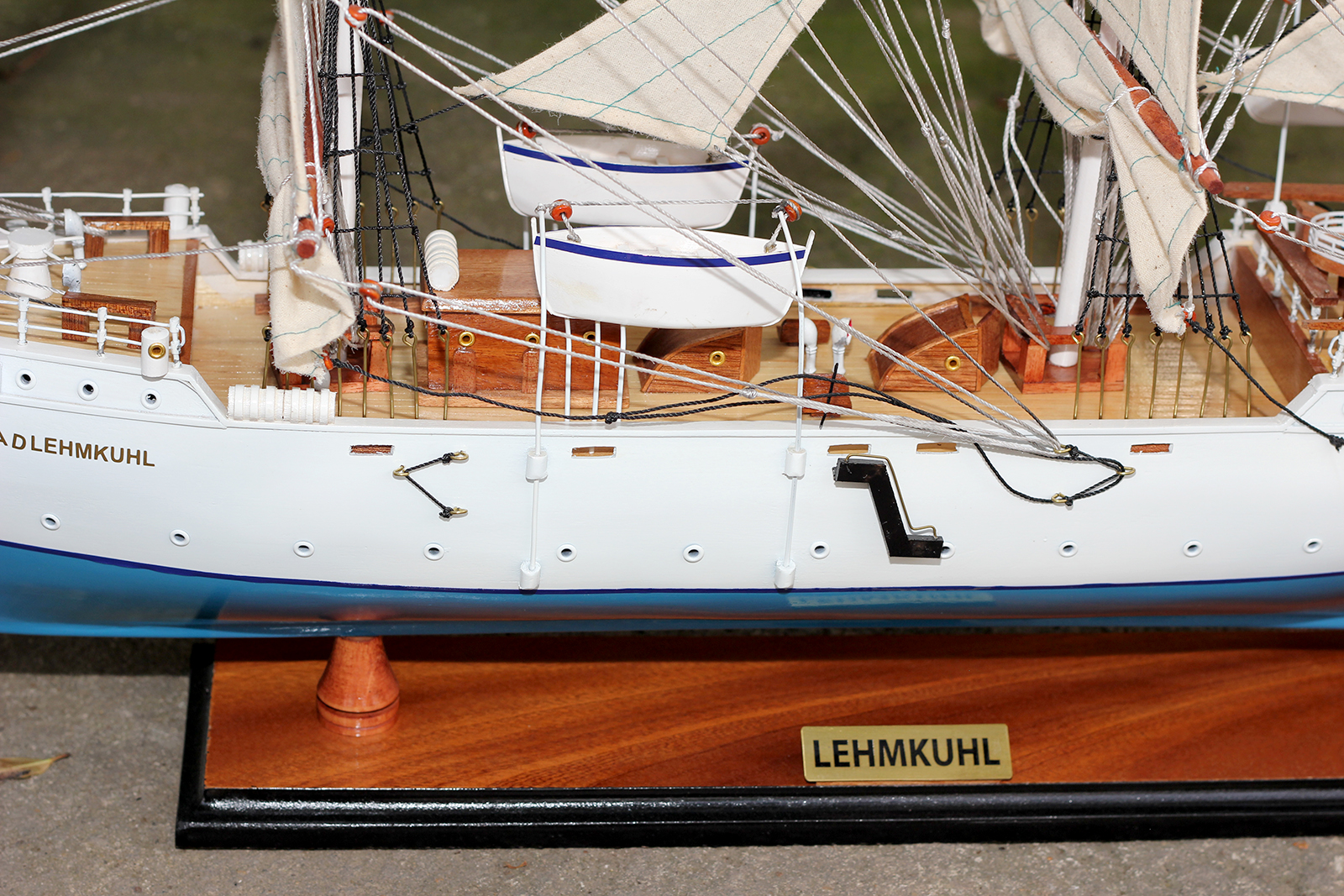 Thuyền buồm gỗ trang trí Lehmkuhl dài 95cm