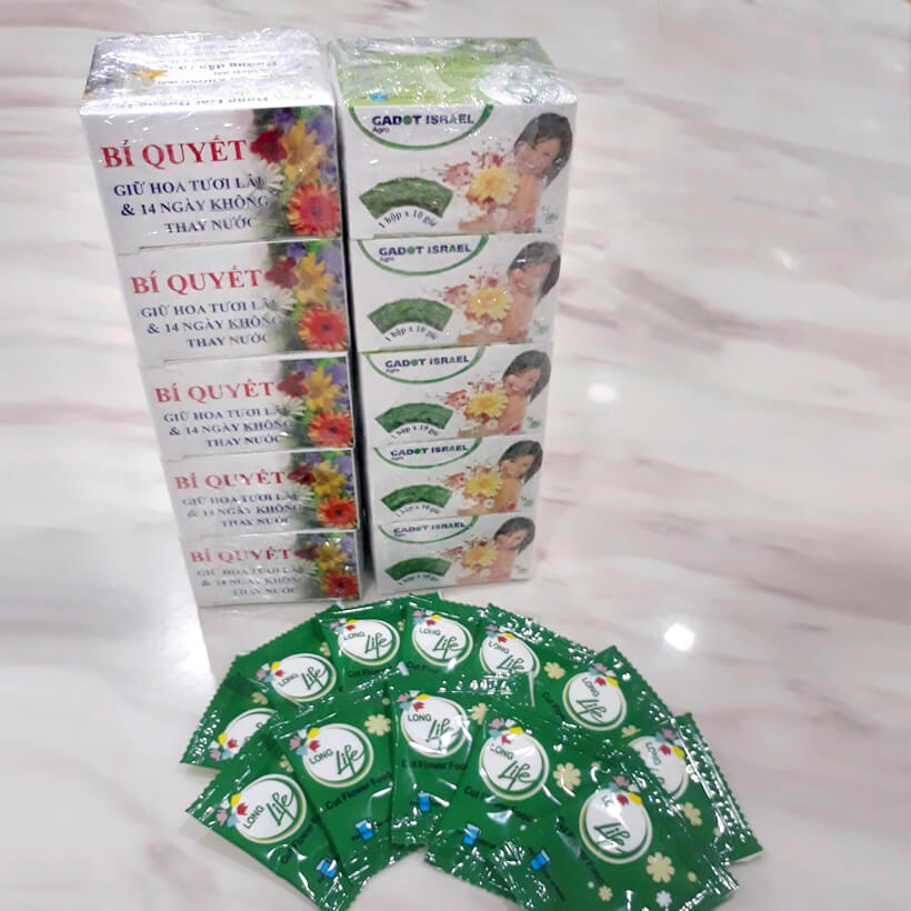 Bột Dưỡng Hoa Hồng Lâu Tàn giúp hoa luôn tươi mới, cánh hoa hồng cứng cáp gấp 2 lần và trong 14 ngày không thối nước hay cắt tỉa gốc hoa