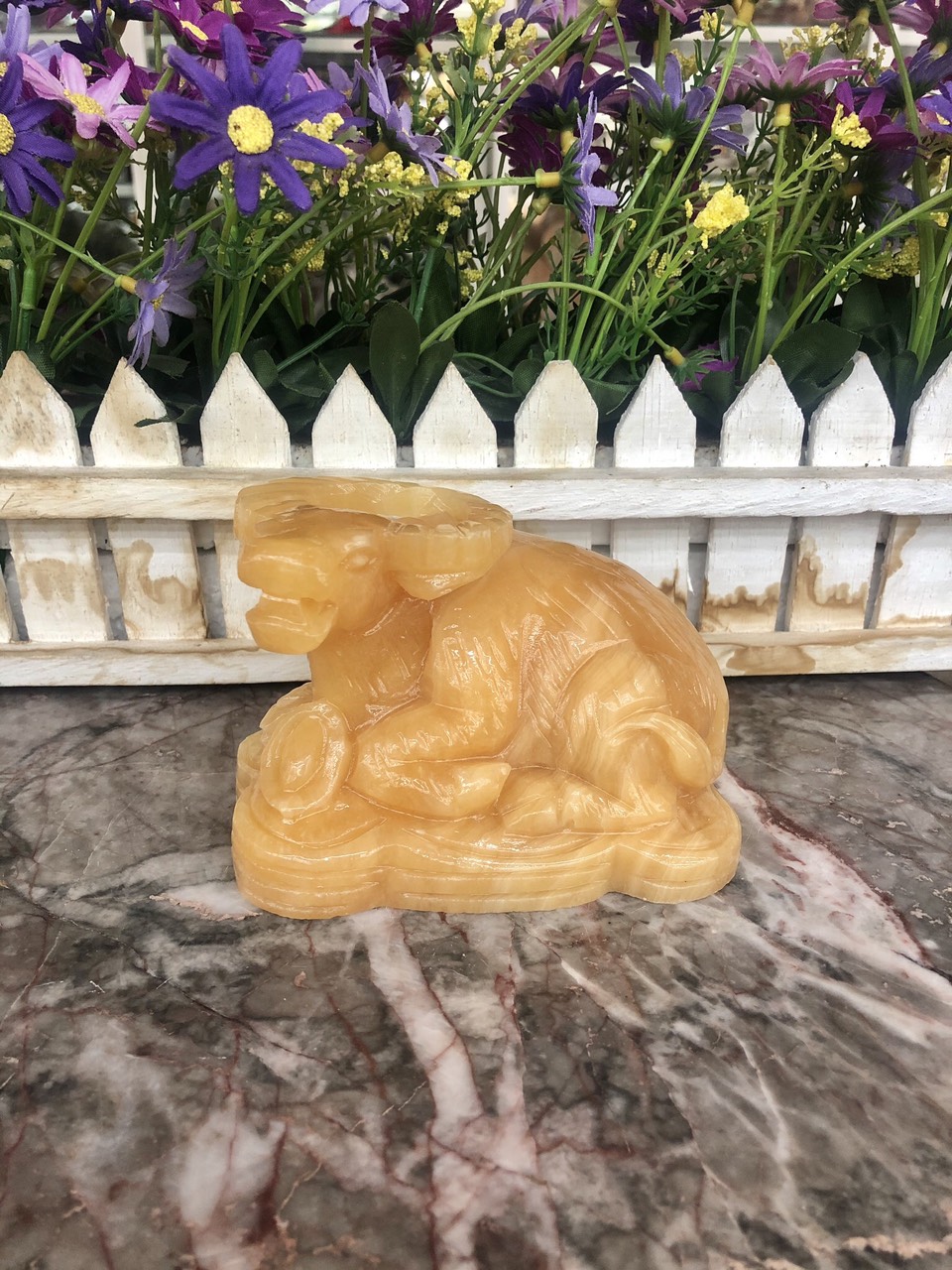 Tượng con trâu giáp phong thủy đá ngọc hoàng long đặt bàn làm việc - Dài 11 cm