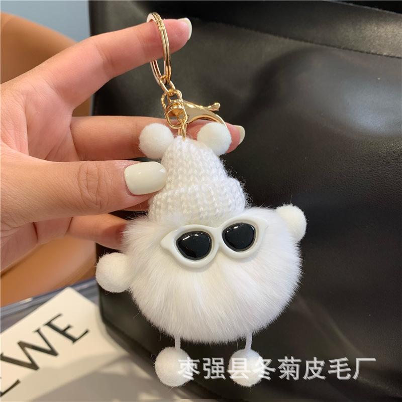 Móc khóa lông thỏ đeo kính thời trang