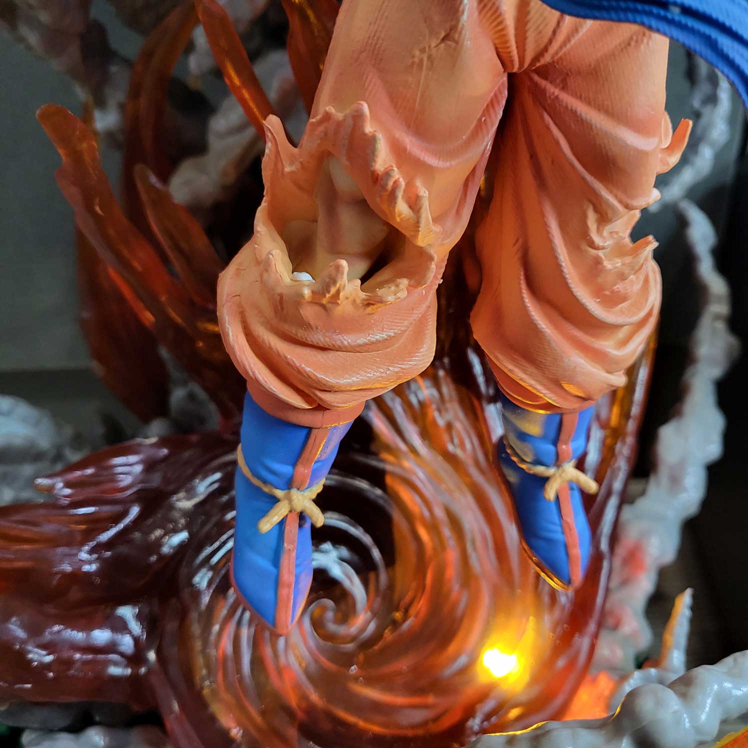 Mô hình Siêu to Son Goku nâng cầu 60 cm có LED - Dragon Ball