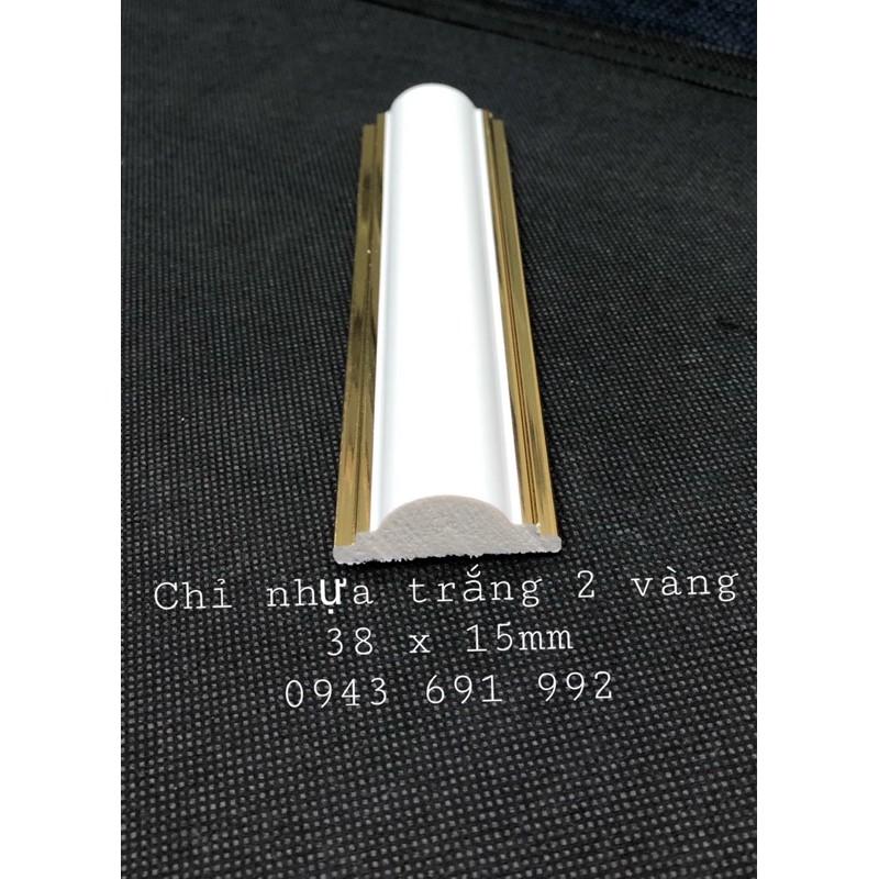 Phào chỉ nhựa cứng composite màu trắng 2 vạch vàng bản rộng 3.8cm mẫu mới
