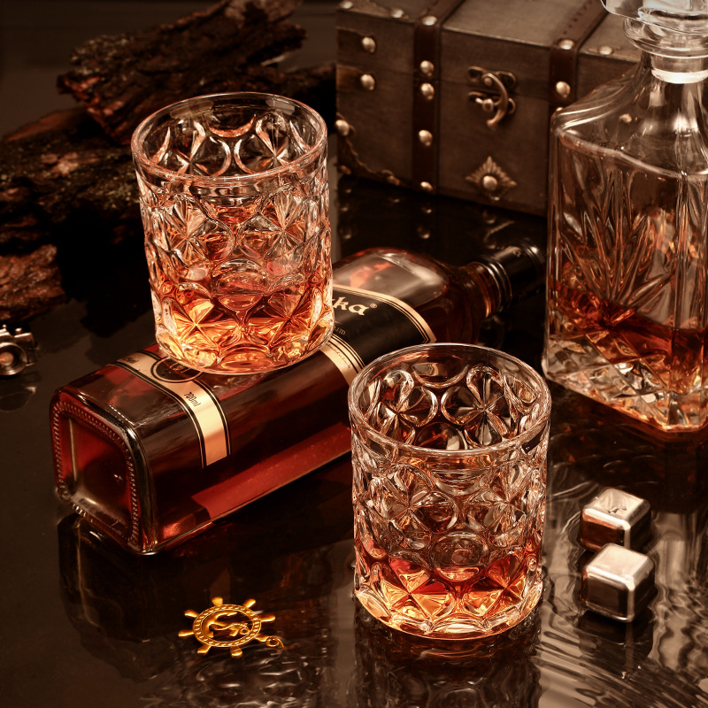 Ly rượu whisky cỏ bốn lá chất liệu thủy tinh cao cấp sang trọng