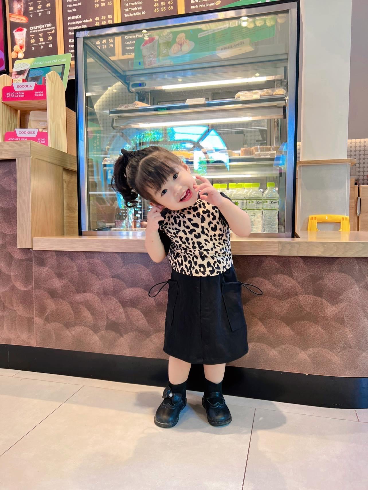 Đồ bộ bé gái chân váy, áo tay ngắn coton 4D thun co giãn.