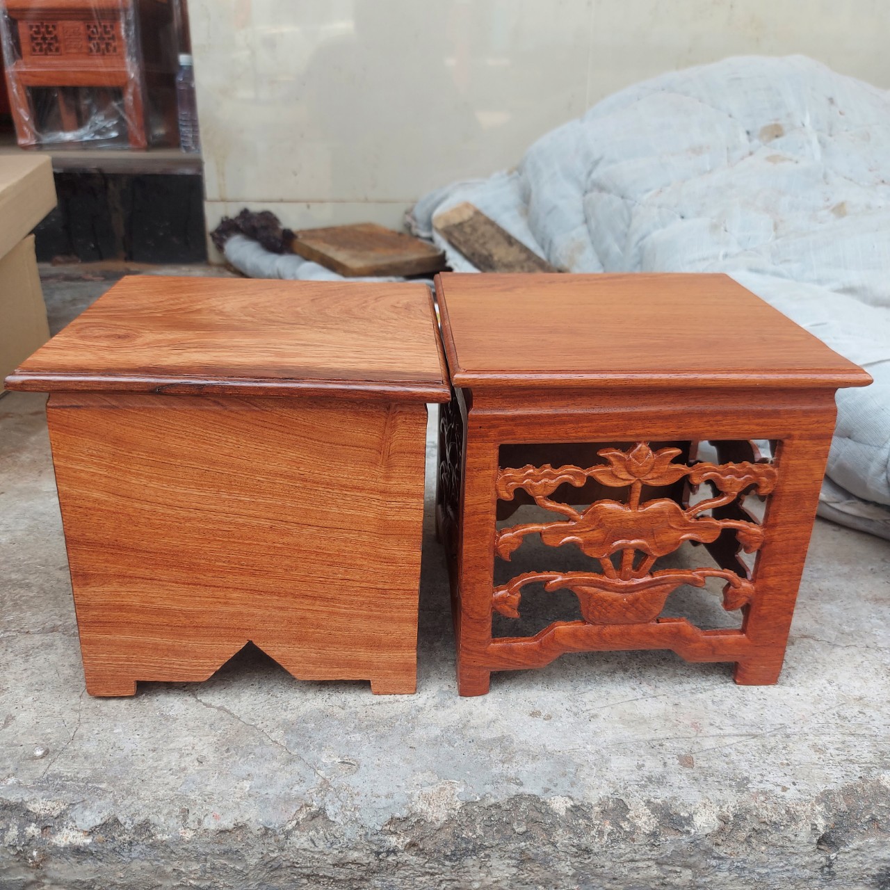 Đôn Đế Vuông Chạm Khắc Hoa Sen, Đế Kê Tượng Gỗ Hương Vuông Cao 18cm, mặt nhiều kích thước