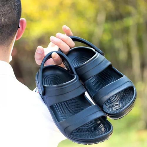 Sandal nhựa cross Clasic roomy fit màu navy dành cho nam, liền khối, mềm bền chắc