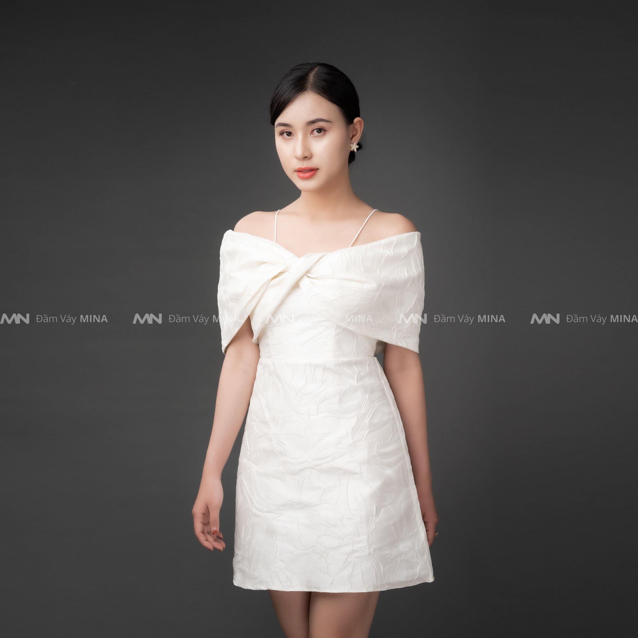 Đầm gấm trắng | Đầm hai dây trễ vai nơ | Đầm ôm body dự tiệc đi chơi siêu đẹp - MN148 - Đầm Váy Mina
