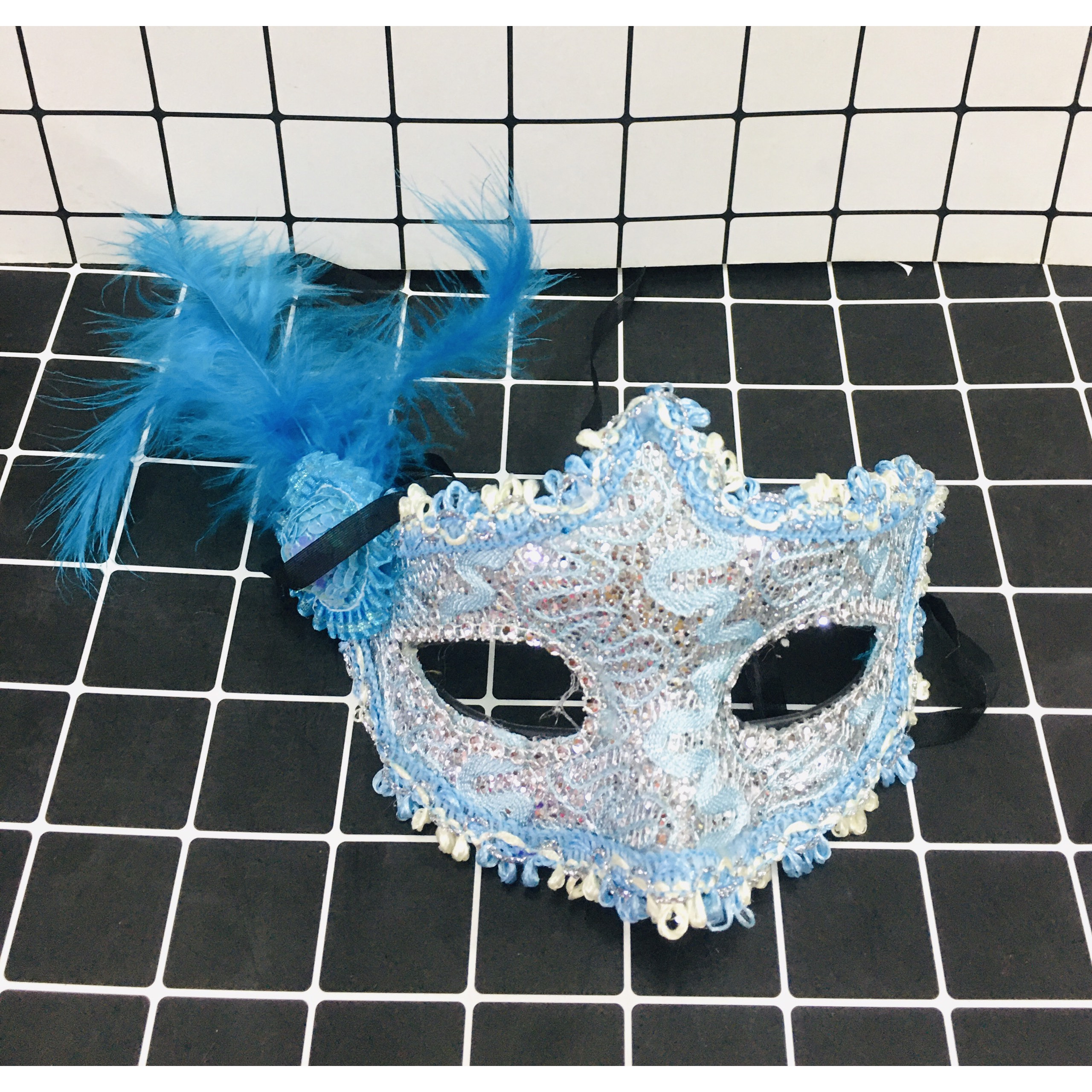 Mặt nạ nửa mặt lông vũ ren hoa hoá trang halloween