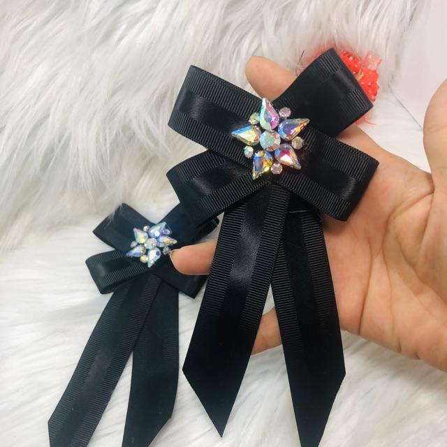 Cài áo cao cấp. Mặt hoa đính đá ngũ sắc. Kt t8 x 15cm