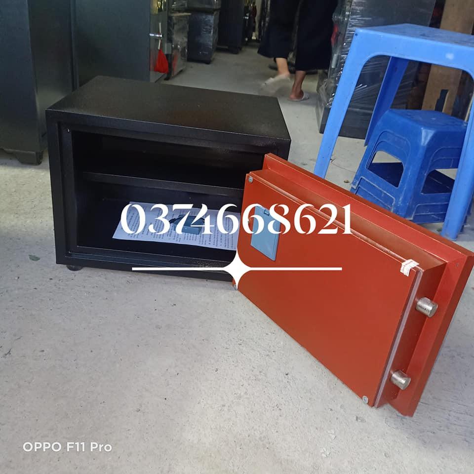 Két sắt điện tử 40kg đen đỏ nằm ngang