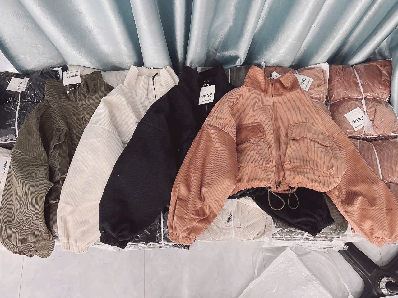 Áo khoác lửng nhung tăm trơn kiểu cánh dơi có túi ở ngực Nón Rộng from Croptop Phối Nón Cá Tính