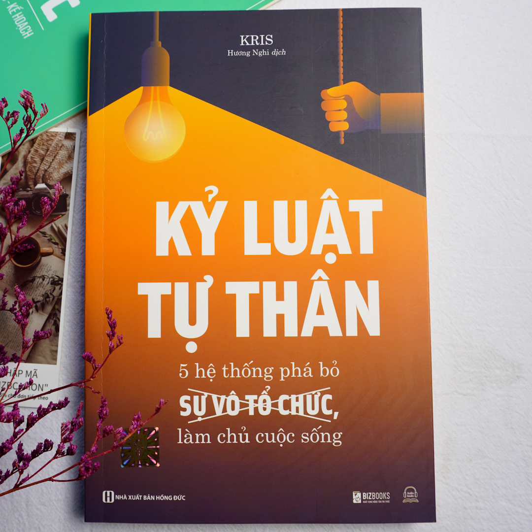 Bộ 3 Cuốn Sách Kỹ Năng Bất Biến Để Thành Công: Kỷ Luật Tự Thân, Kế Hoạch Tài Chính Cá Nhân Và Đừng Làm Việc Chăm Chỉ Hãy Làm Việc Thông Minh