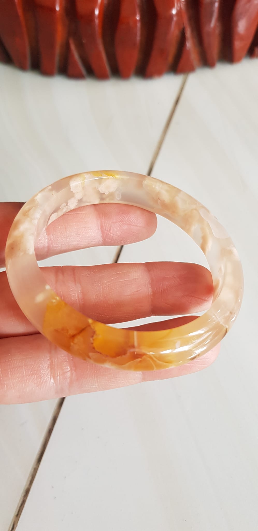 Vòng tay Nữ Bản Hẹ Mới Đá Mã Não Bông Vàng trắng rau câu đều bóng vòng quá đẹp luôn Vòng Ni 51mm x Cao 11mm x dầy 7mm Nữ mệnh Kim mệnh Thổ Nữ Cân nặng 49kg - 52kg đeo xinh tay đẹp lắm ạ