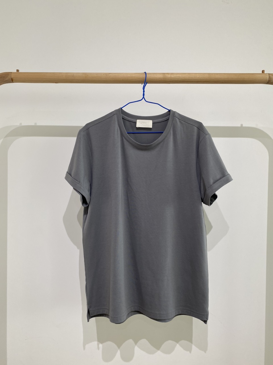 Áo phông trơn cổ tròn tay gập unisex