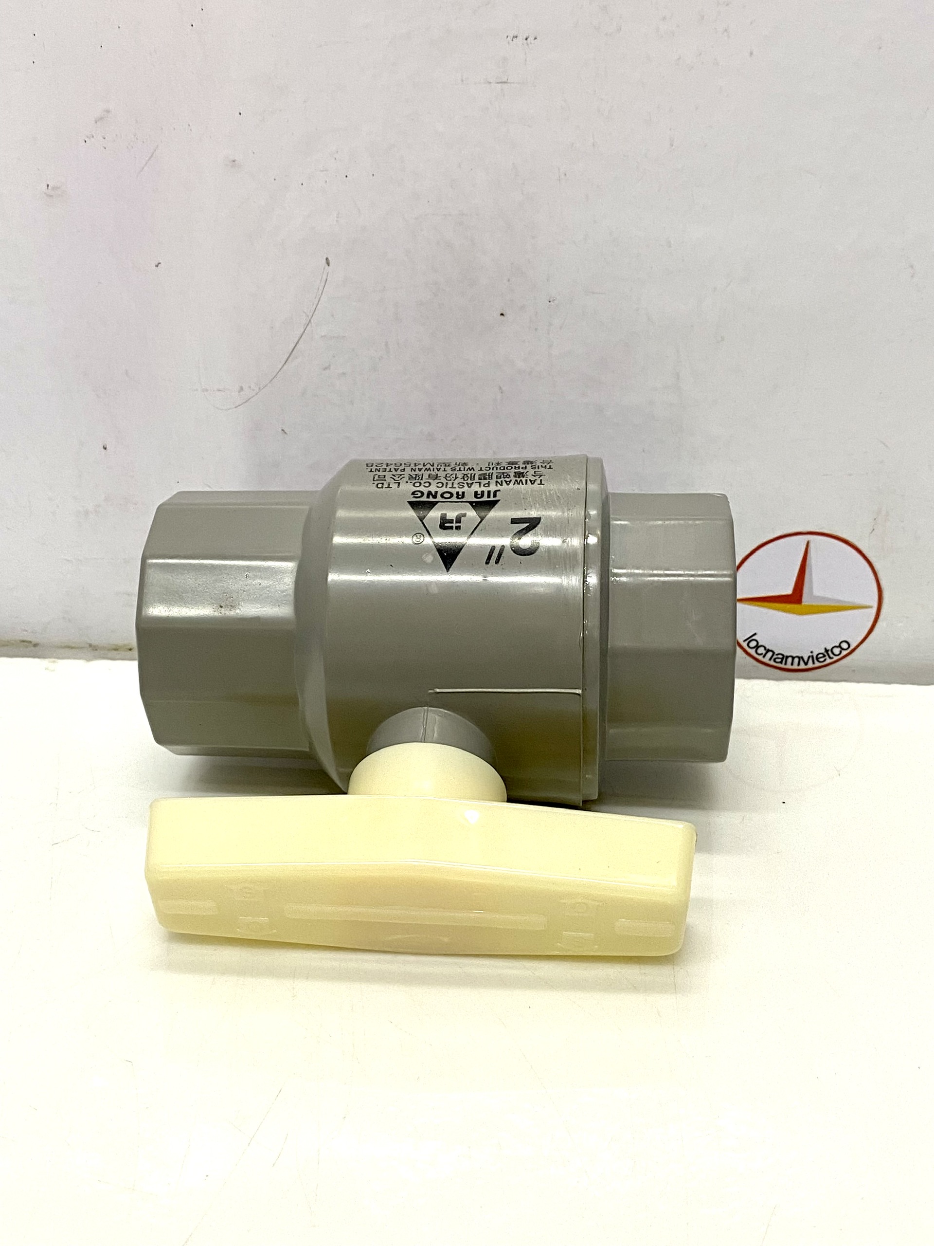 Van 60 tay trắng nhựa PVC Jiarong (2&quot;) - FB020