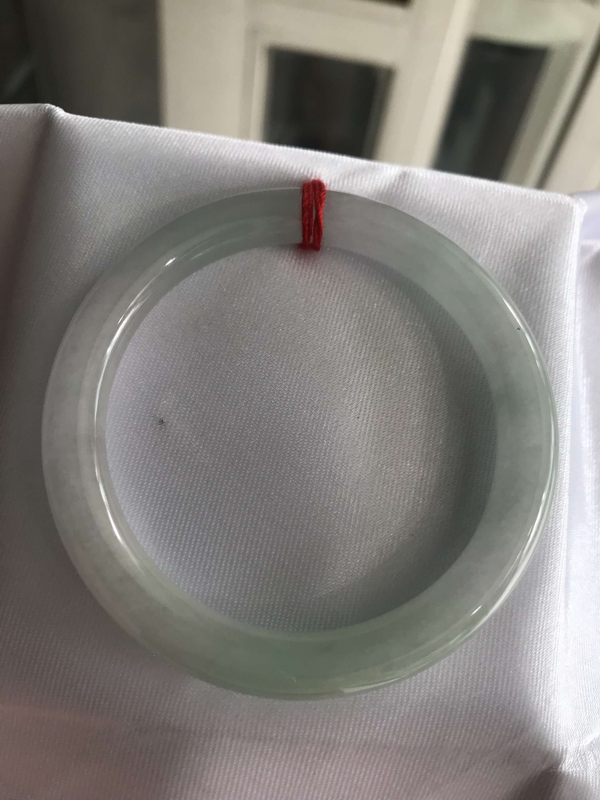 Vòng tay nữ đá Cẩm Thạch tự nhiên mới Tr Lý T Sao 48mm x chột 7mm màu trắng bóng xanh lý nhẹ đều hợp nữ tay nhỏ mệnh Kim Thủy 35kg - 48kg đeo đẹp xinh tay may mắn tốt cho công việc quà tặng nữ ý nghĩa ạ