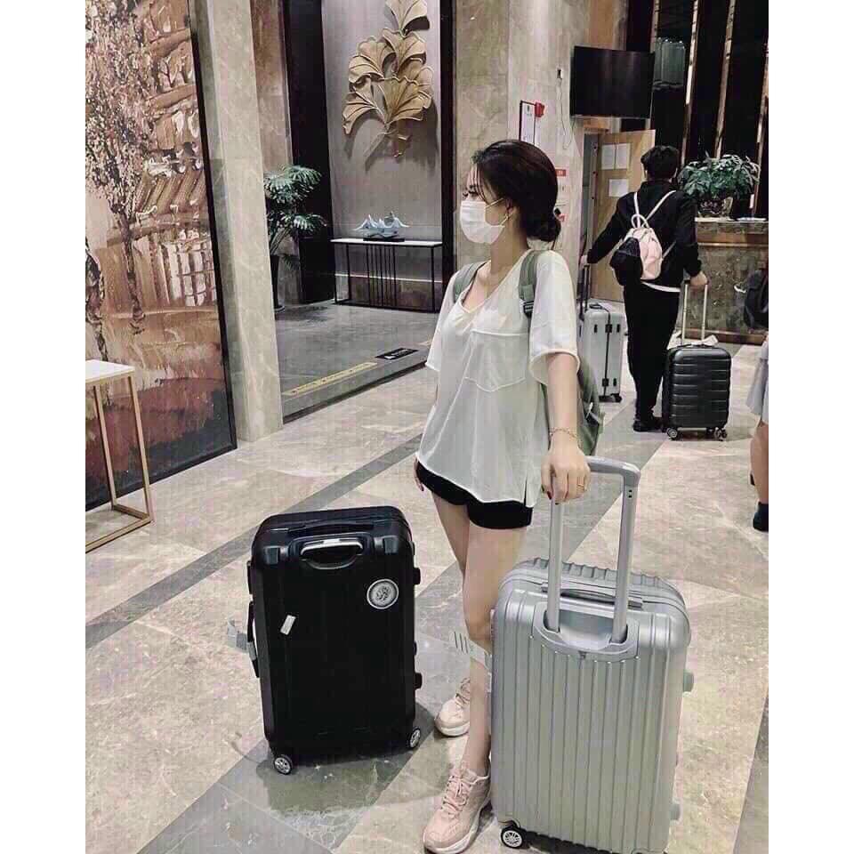 Áo Thun Giấy Xẻ Tà