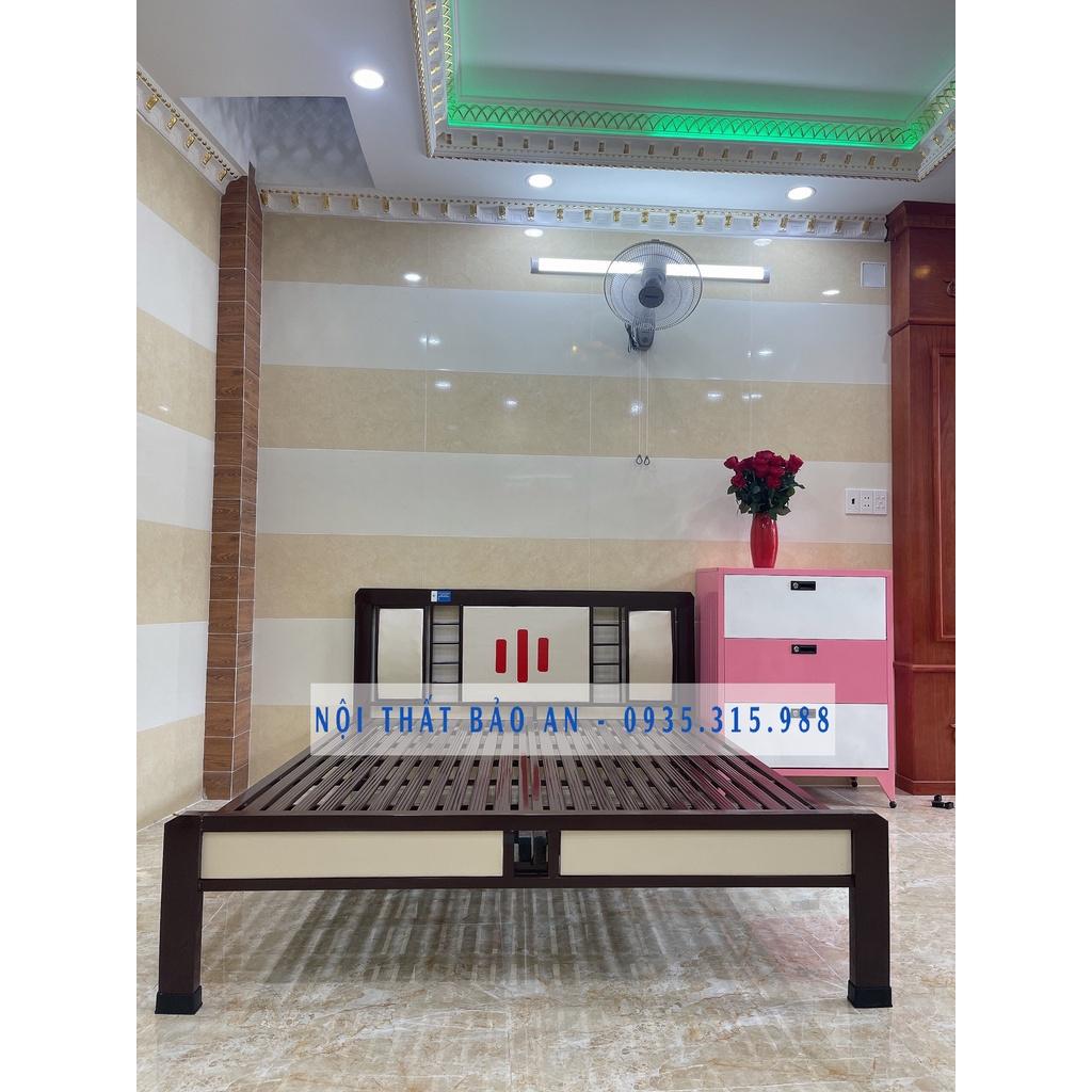 Giường ngủ sắt kiểu gỗ hộp 48 kích thước 1m8x2m – DT01