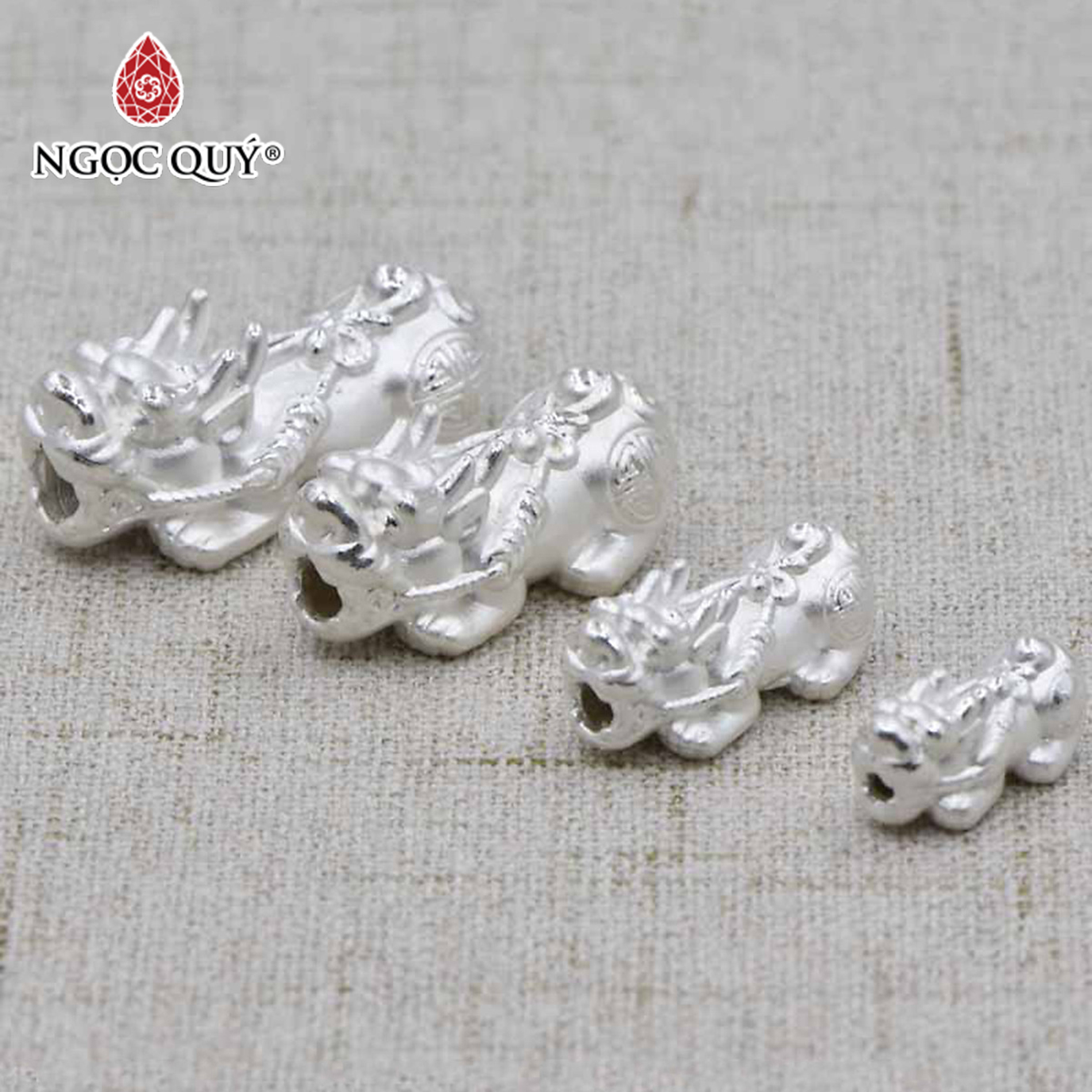 Charm tỳ hưu bạc trắng xỏ ngang - Ngọc Quý Gemstones